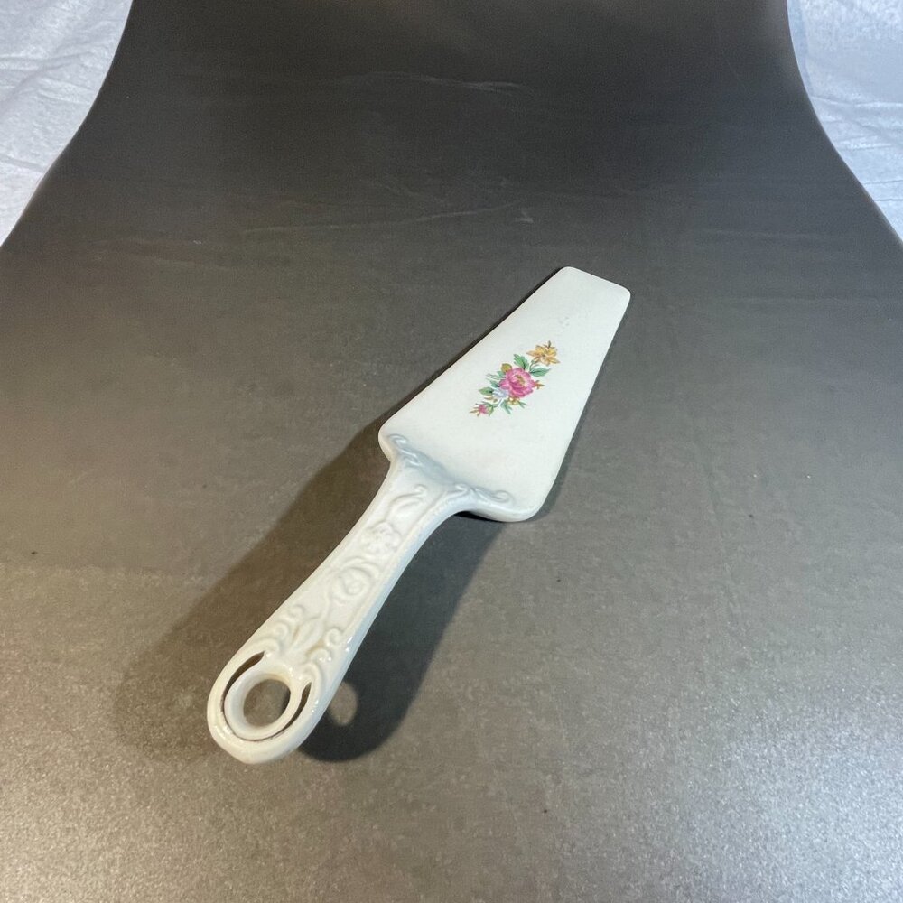 Lefton 10" Dessert and Cake Server (637)